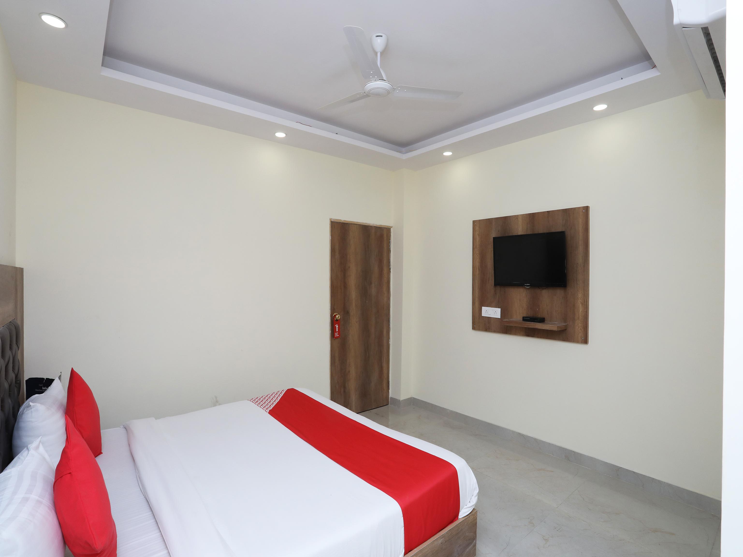 โอโย 30462 โฮเต็ล ไอวี่ Hotel นิวเดลี ภายนอก รูปภาพ