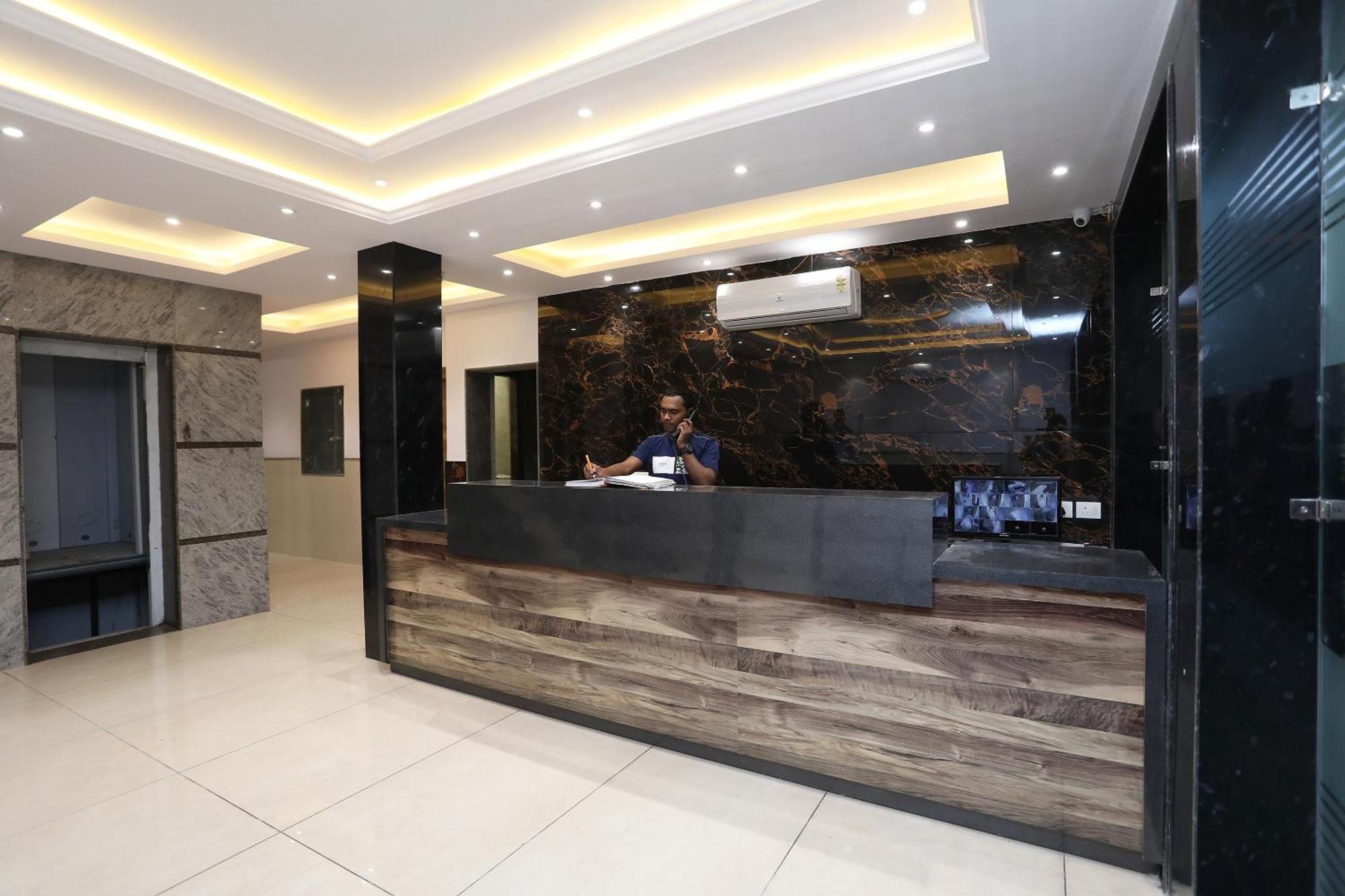 โอโย 30462 โฮเต็ล ไอวี่ Hotel นิวเดลี ภายนอก รูปภาพ