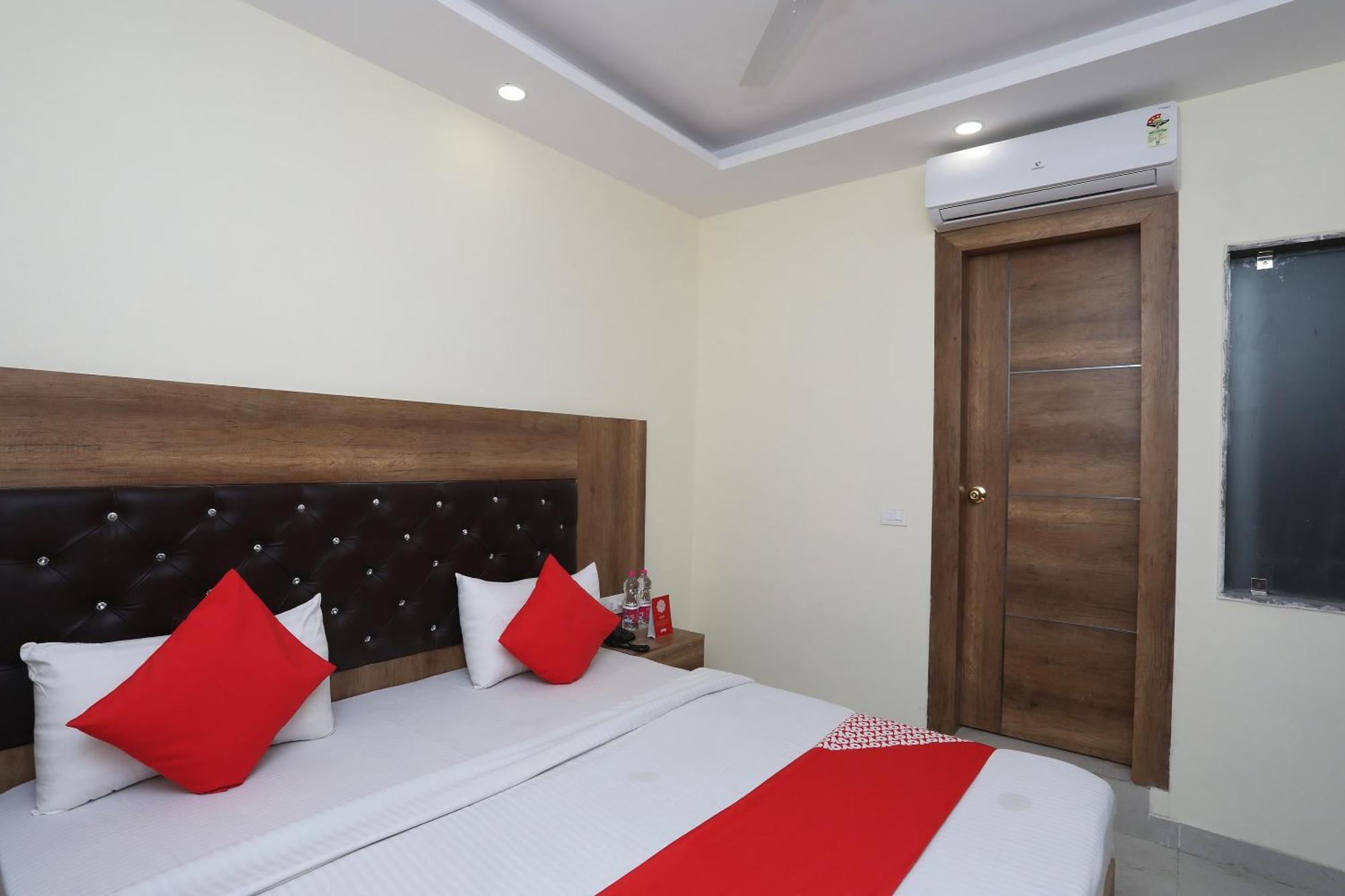 โอโย 30462 โฮเต็ล ไอวี่ Hotel นิวเดลี ภายนอก รูปภาพ