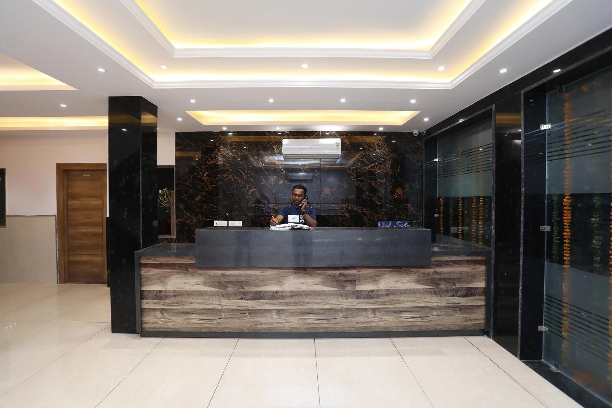 โอโย 30462 โฮเต็ล ไอวี่ Hotel นิวเดลี ภายนอก รูปภาพ