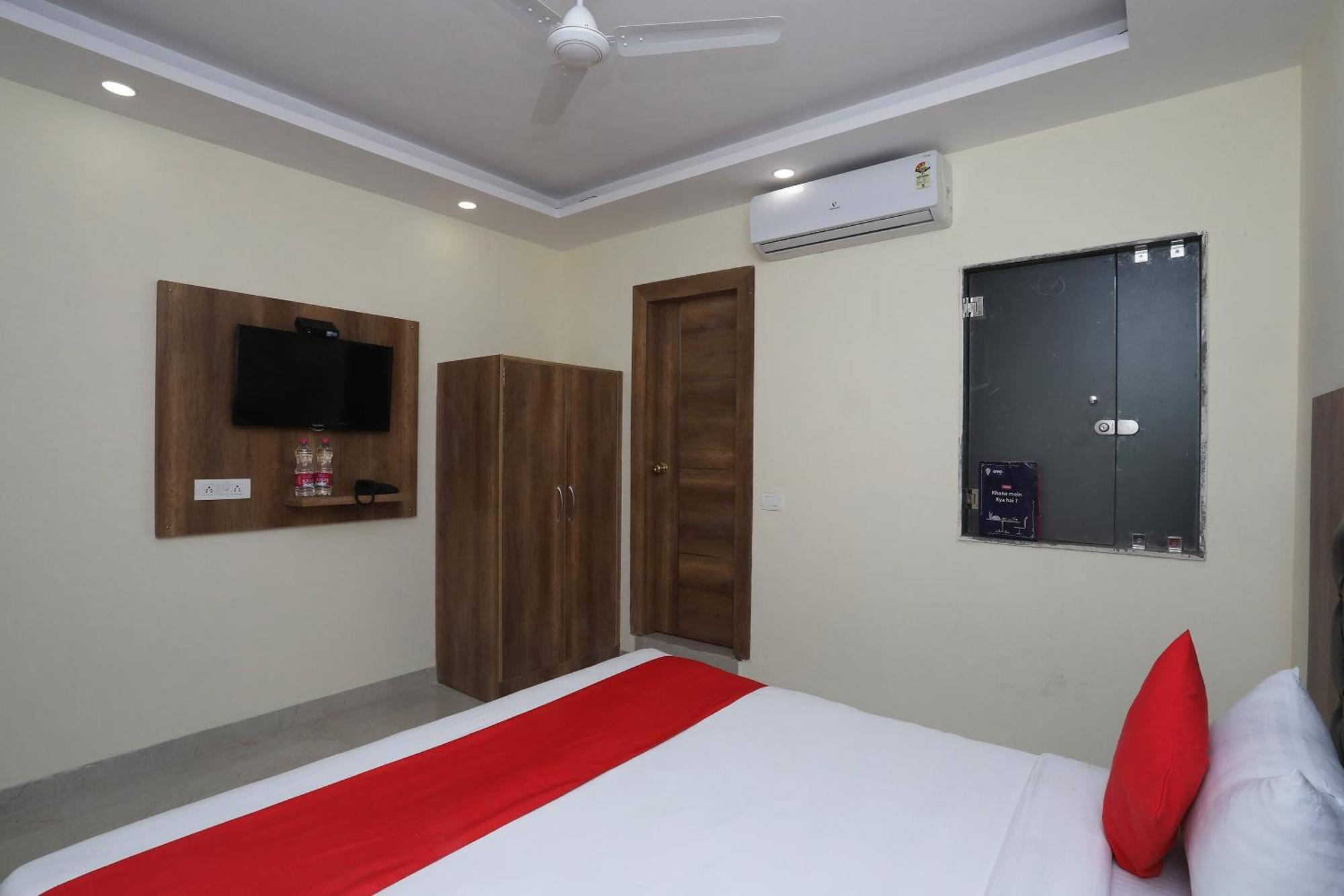โอโย 30462 โฮเต็ล ไอวี่ Hotel นิวเดลี ภายนอก รูปภาพ