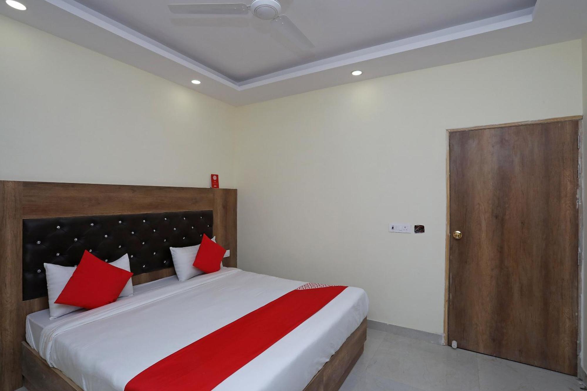 โอโย 30462 โฮเต็ล ไอวี่ Hotel นิวเดลี ภายนอก รูปภาพ