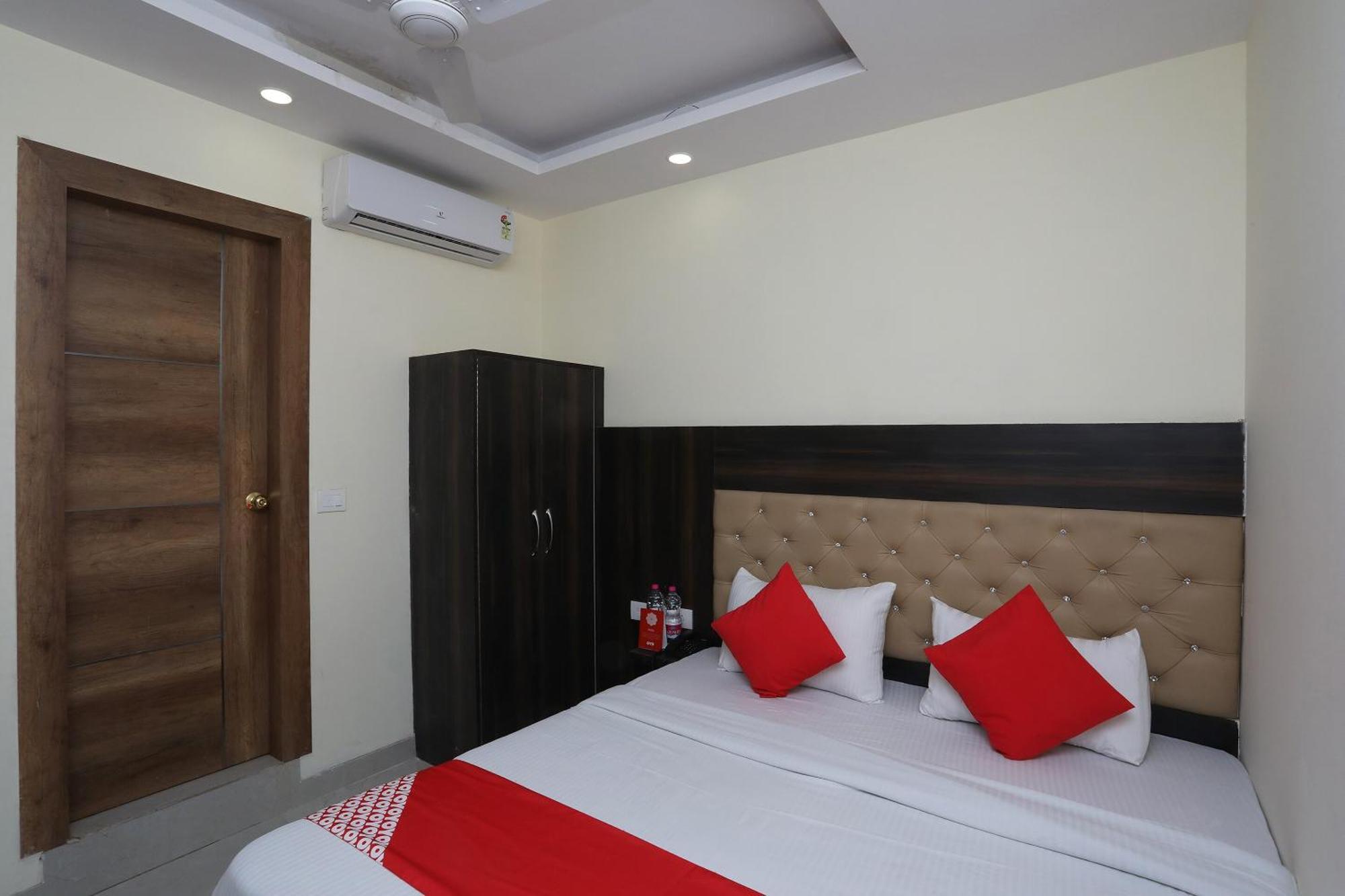 โอโย 30462 โฮเต็ล ไอวี่ Hotel นิวเดลี ภายนอก รูปภาพ