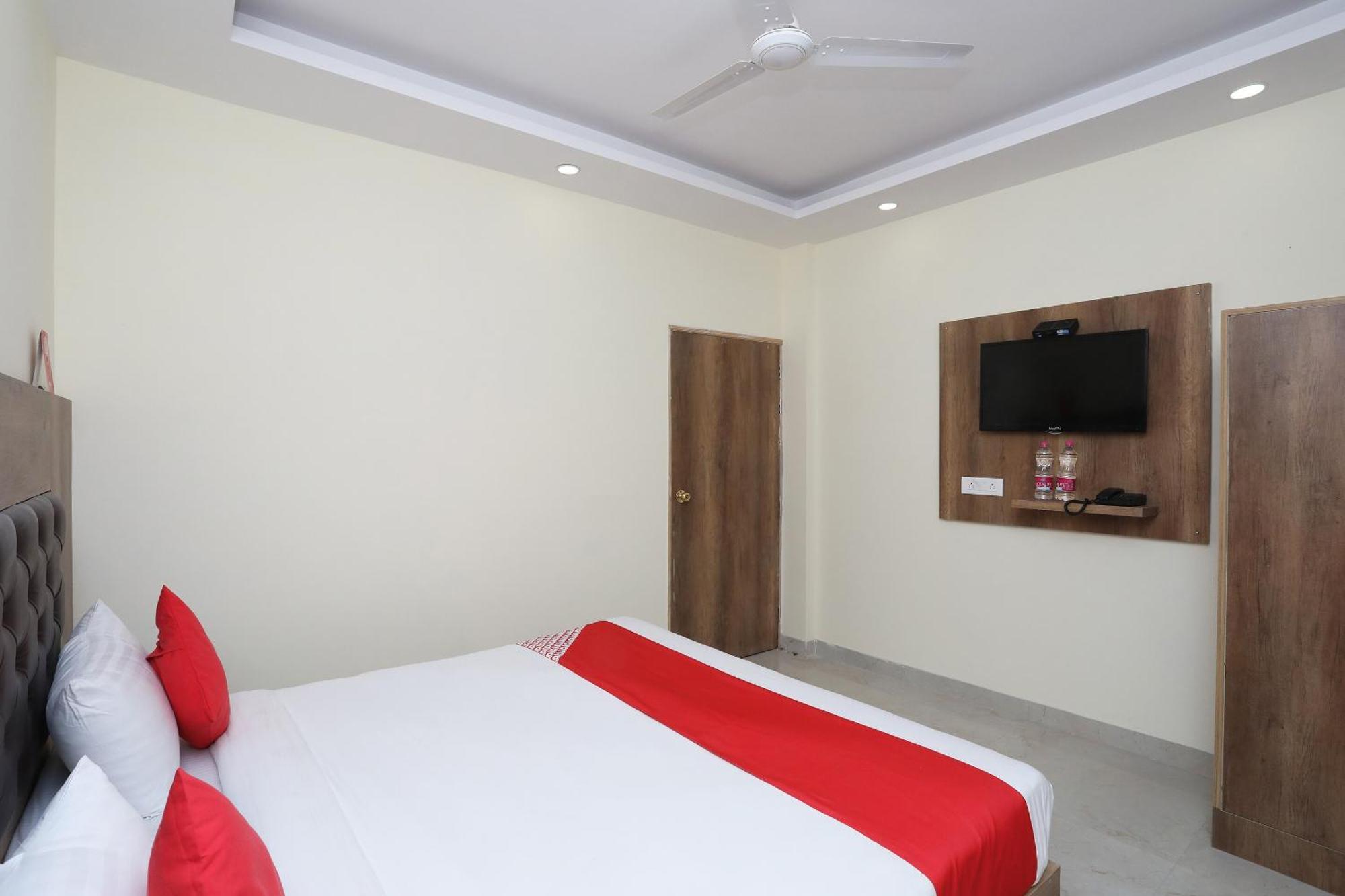 โอโย 30462 โฮเต็ล ไอวี่ Hotel นิวเดลี ภายนอก รูปภาพ