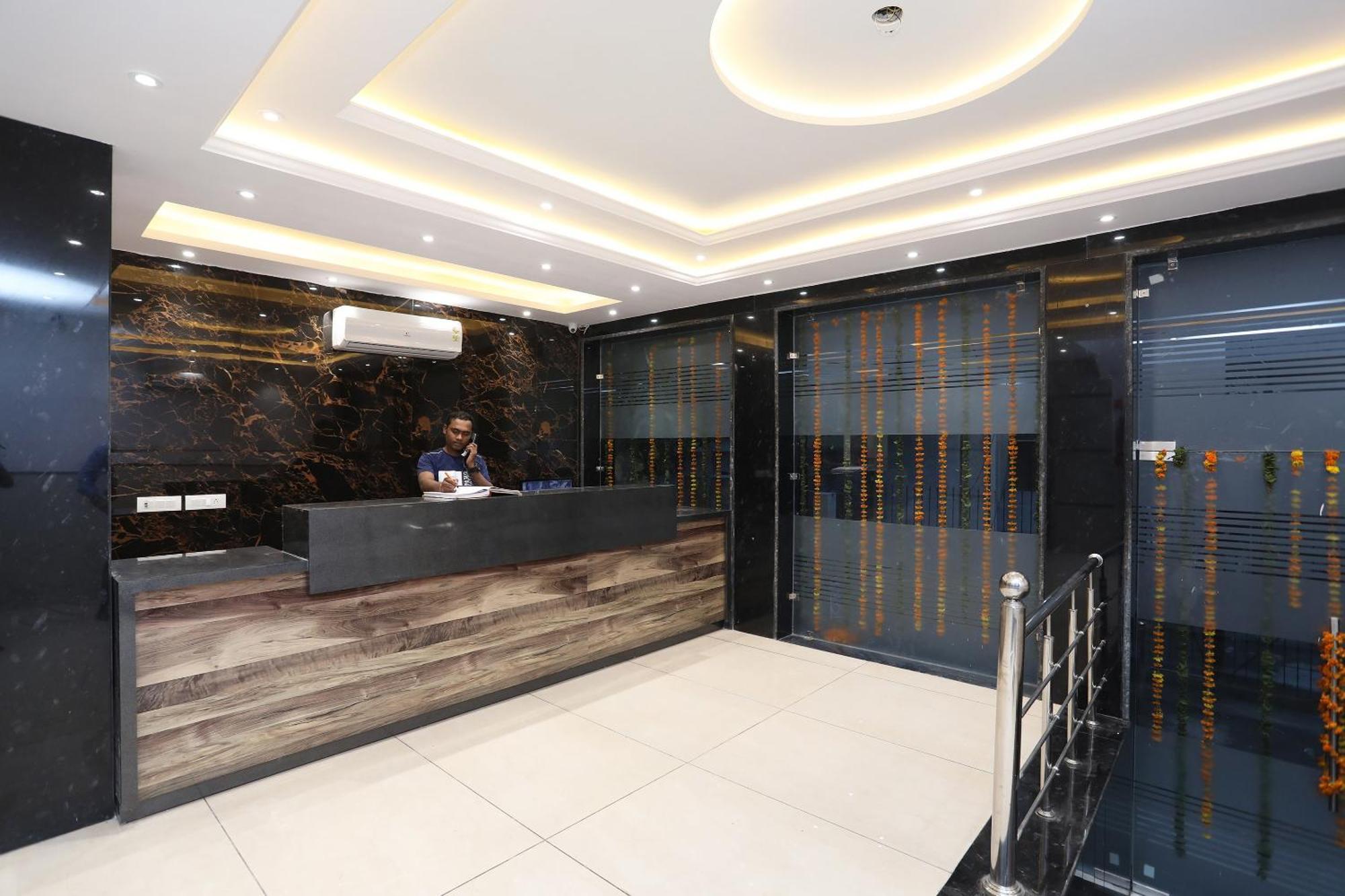 โอโย 30462 โฮเต็ล ไอวี่ Hotel นิวเดลี ภายนอก รูปภาพ