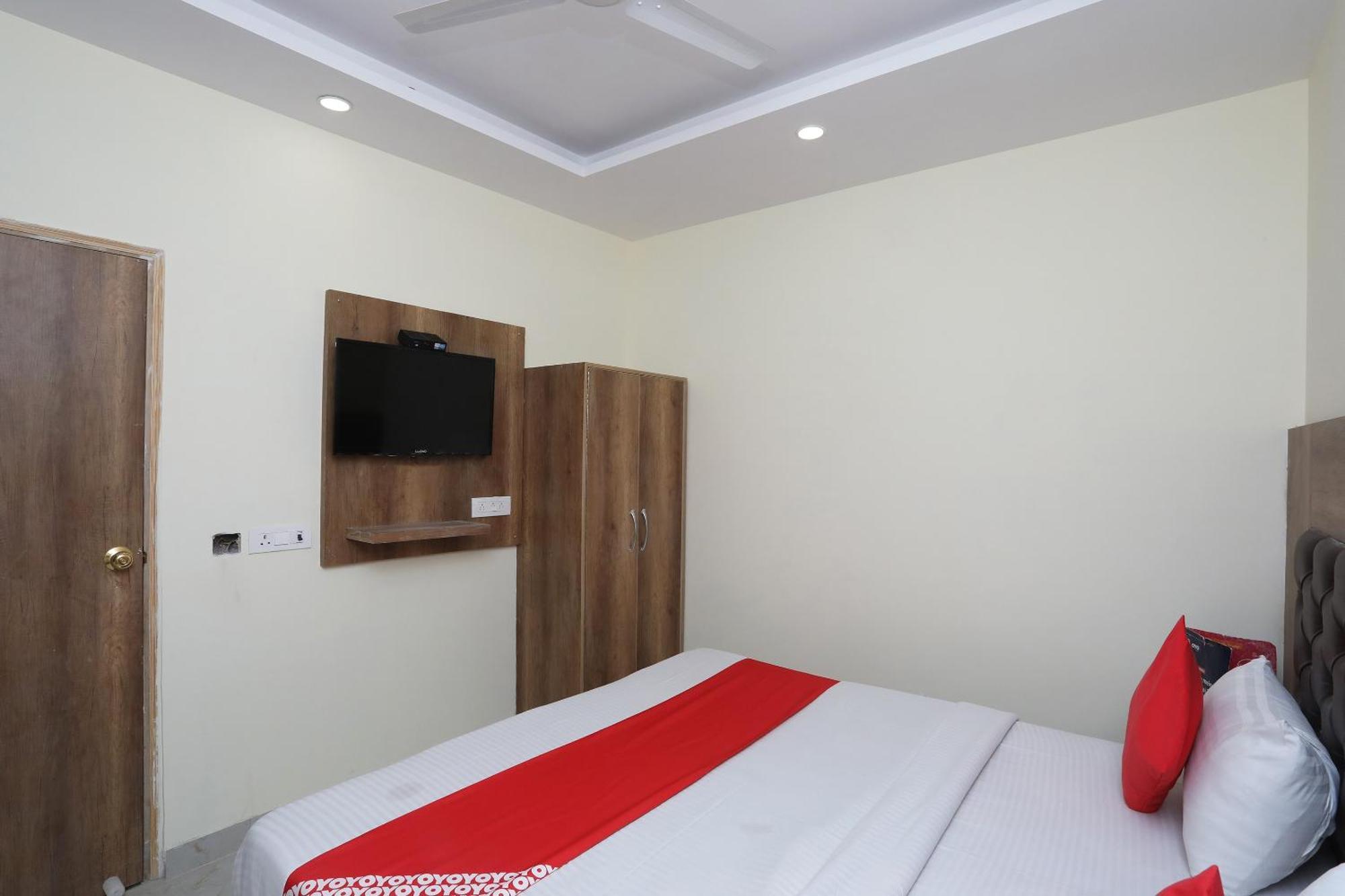 โอโย 30462 โฮเต็ล ไอวี่ Hotel นิวเดลี ภายนอก รูปภาพ